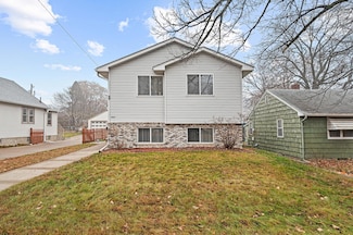 4427 7th St NE, Columbia Heights, MN 55421