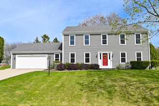 10108 N Foxkirk Dr, Mequon, WI 53097