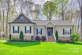 1823 Rain Forest Dr, York, SC 29745