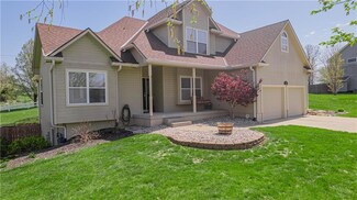 2307 SE Horseshoe Dr, Oak Grove, MO 64075