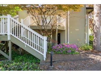 5057 Foothills Dr Unit B, Lake Oswego, OR 97034