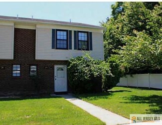 25 Driscoll Ct, North Brunswick, NJ 08902