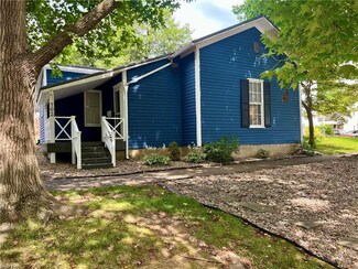 702 6th St, Marietta, OH 45750
