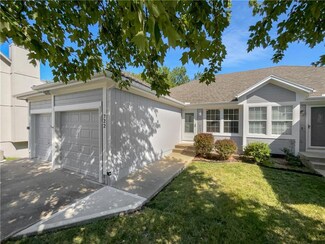 722 NE Swann Cir, Lees Summit, MO 64086