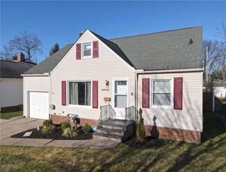 6008 Maplecliff Dr, Parma Heights, OH 44130