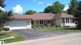 110 Washington St, Elk Rapids, MI 49629