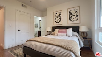 5633 Carlton Way Unit 203, Los Angeles, CA 90028