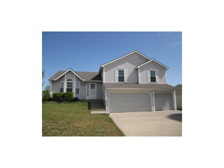 8719 Paris Ave, Kansas City, MO 64153