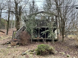 28 Lake Shore Dr, Charleston, WV 25313