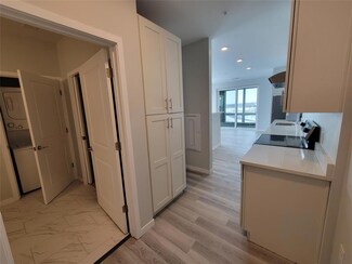 545 Market St Unit 2102, West Des Moines, IA 50266