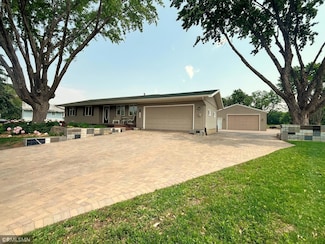 1459 Sharon Pkwy, Shakopee, MN 55379