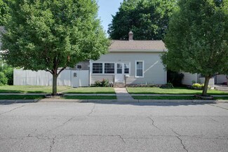 118 E Lawrence St, Mishawaka, IN 46545