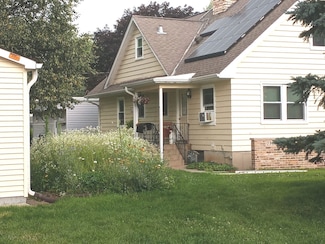 130 N 1st St, Cary, IL 60013