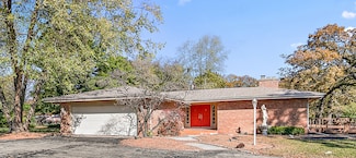 1305 Oaktree Ln, Kankakee, IL 60901