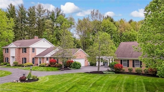 967 Robinwood Hills Dr, Akron, OH 44333