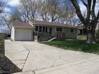 1015 Skyline Dr, Carroll, IA 51401
