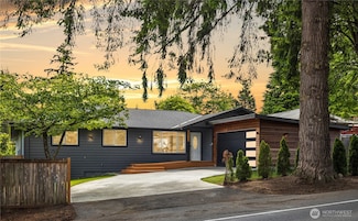 15922 84th Ave NE, Kenmore, WA 98028