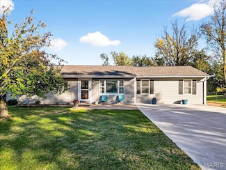 6 Laura Dr, Saint Peters, MO 63376