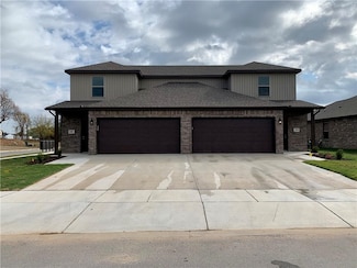 501 Vee St, Centerton, AR 72719
