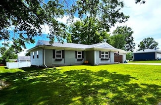 1712 Hillcrest Dr, Trenton, MO 64683