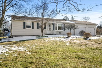 19 Mertensia Ln, Henrietta, NY 14467