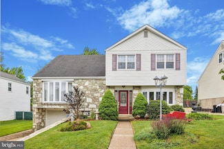 9813 Ferndale St, Philadelphia, PA 19115