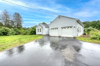 295 Hunting Lodge Rd, Storrs Mansfield, CT 06268