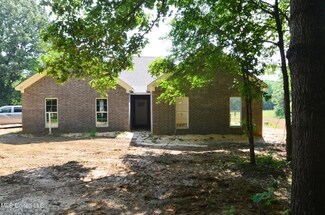 1762 Smart Rd, Como, MS 38619