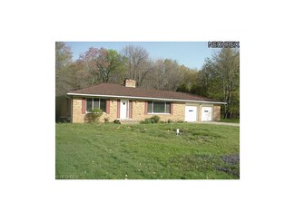 28599 Orange Meadow Ln, Chagrin Falls, OH 44022