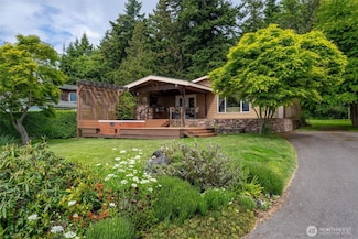 2570 Island View Ln, Lummi Island, WA 98262