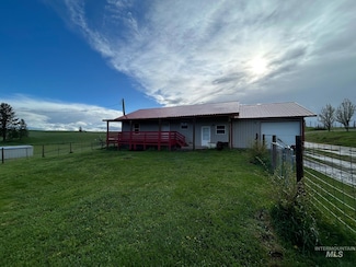 1585 Woodside Rd, Winchester, ID 83555
