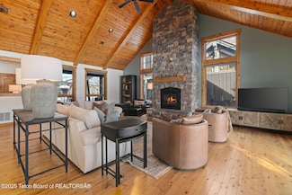 19 Moulton Ln, Victor, ID 83455