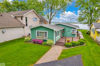 1117 S Water St, Marine City, MI 48039