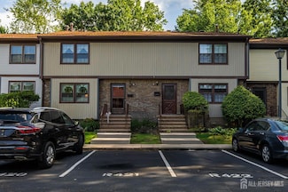 77 Highview Dr, Woodbridge, NJ 07095