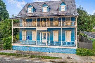 1748 Georgia St, Alford, FL 32420