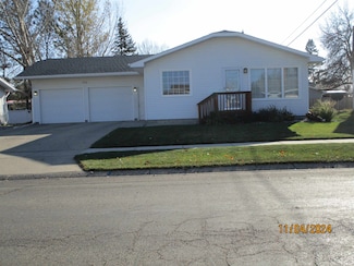 711 25th Ave NW, Minot, ND 58703