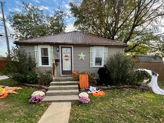 623 Locust St, Hope, IN 47246