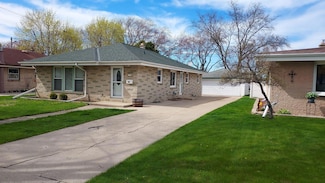 1636 Mackinac Ave, South Milwaukee, WI 53172