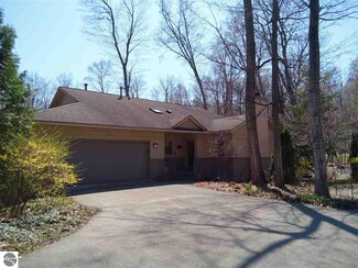12055 S Woodwinds Cir Unit 29, Traverse City, MI 49684