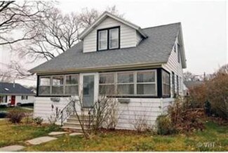 304 S 11th Ave, Saint Charles, IL 60174