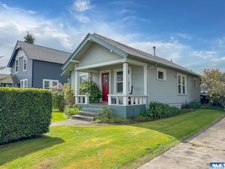 702 & 702 1/2 E 2nd St, Port Angeles, WA 98362
