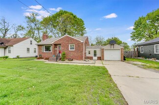 132 Maple St, Cottage Hills, IL 62018