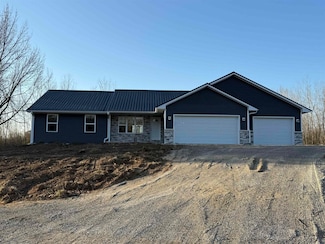 3873 Woodside Dr, Pulaski, WI 54162