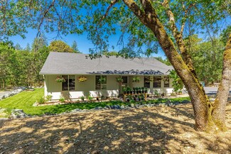 2526 Hamilton Ln, Grants Pass, OR 97527