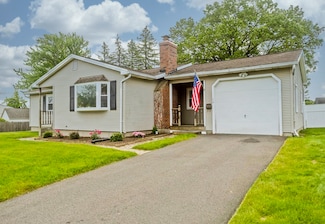12 Autumn St, Holyoke, MA 01040