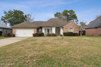 2254 N Country Club Ln, Biloxi, MS 39532