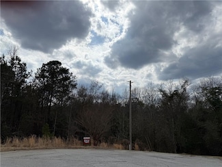17 Isaac Dr, Phenix City, AL 36869
