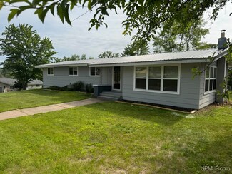 924 Hayes St, Niagara, WI 54151