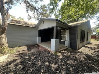 902 S San Eduardo Ave, San Antonio, TX 78237