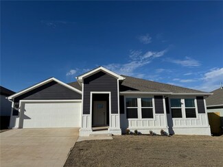 4542 W Canyon Run Dr, Fayetteville, AR 72704